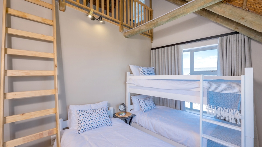 4 Bedroom Property for Sale in Struisbaai Western Cape